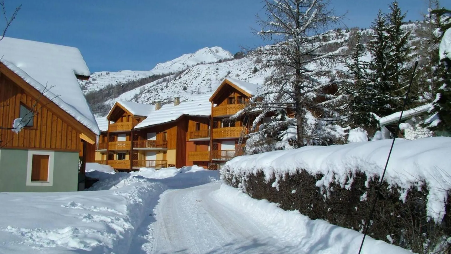 Charmant T3 Avec Balcon Ensoleille Et Parking A Serre Chevalier - Fr-1-330E-115 Saint-Chaffrey